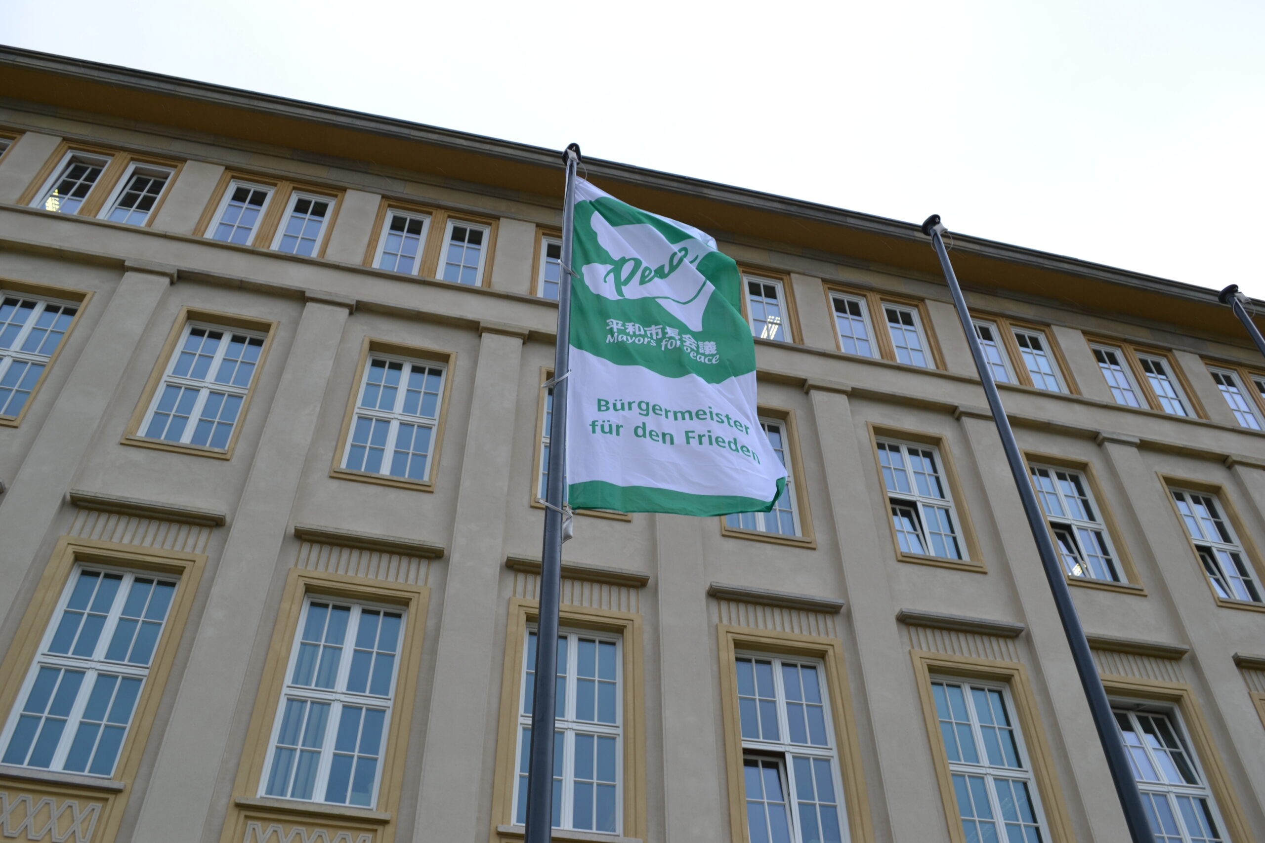 Eisenhüttenstadt zeigt Flagge für eine friedliche Welt