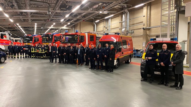 Feuerwehrzentrum übergibt Fahrzeuge an Feuerwehren im Landkreis