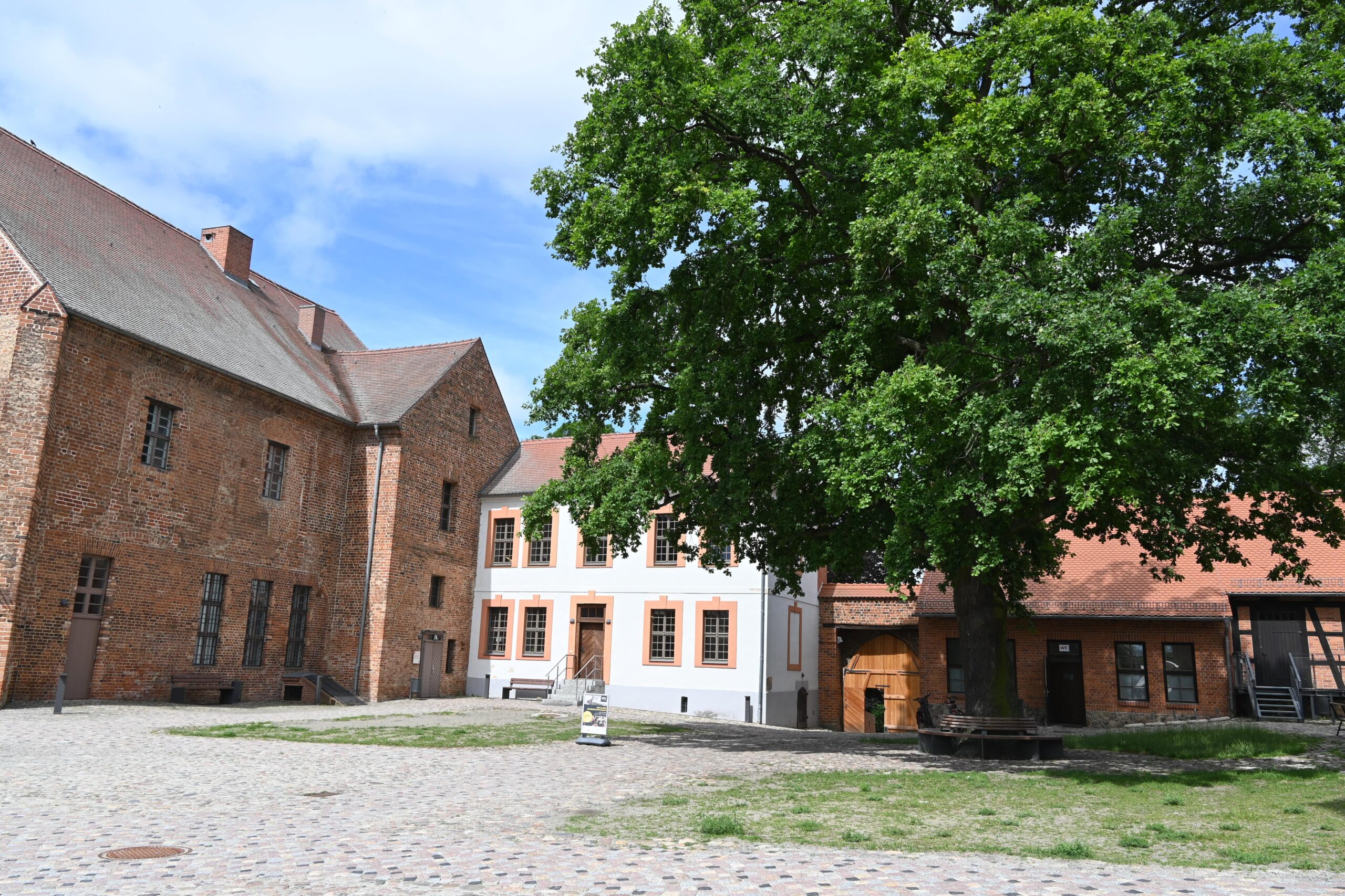 Literaturstipendium „Burgschreiberin/Burgschreiber zu Beeskow“ – Ausschreibung bis 29.06.2025