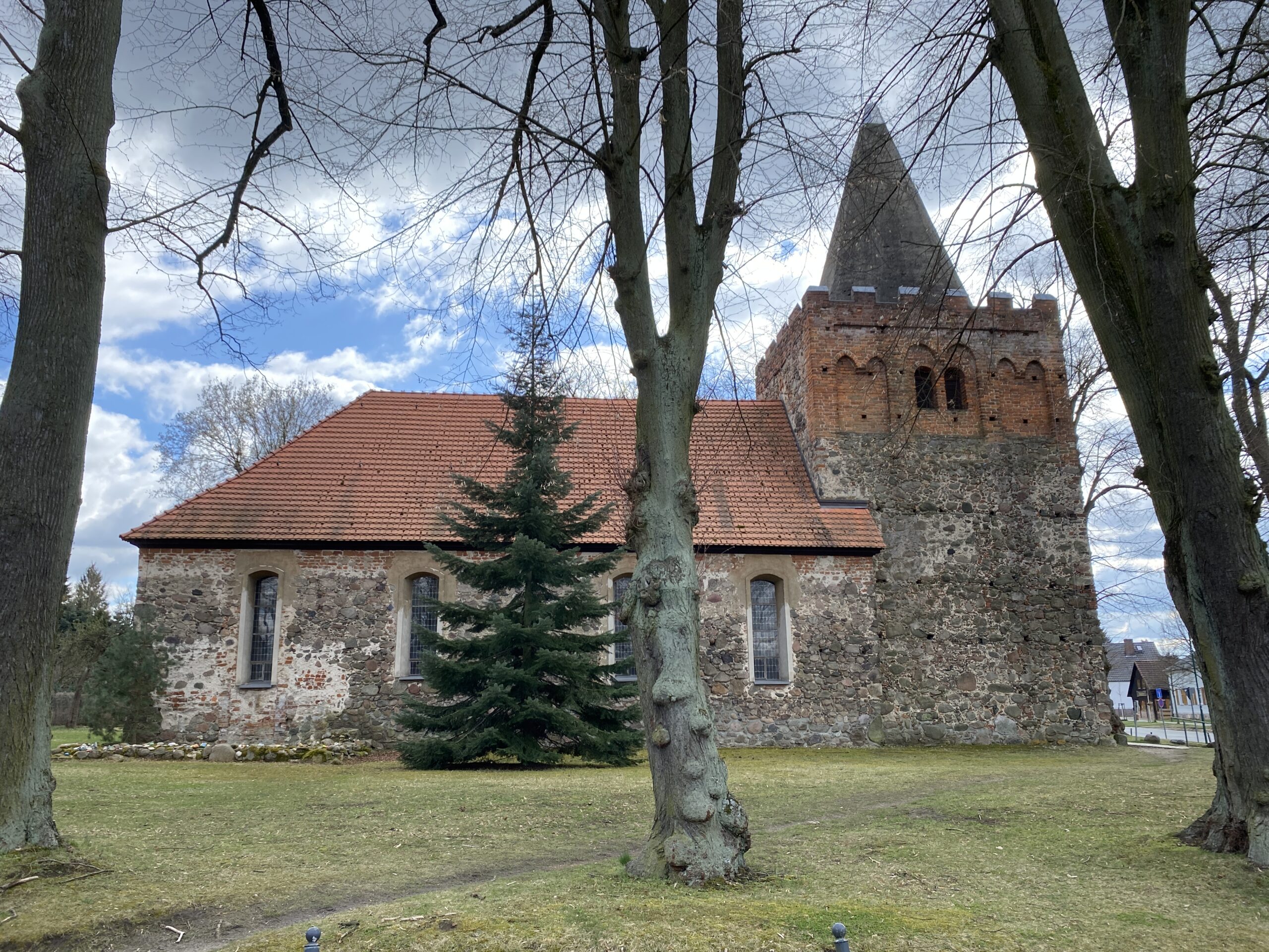 Burg Beeskow bleibt „Ankerpunkt“ und bringt mit „Campus SCHREIB Kultur“ erneut Autorinnen und Autoren in den Landkreis Oder-Spree