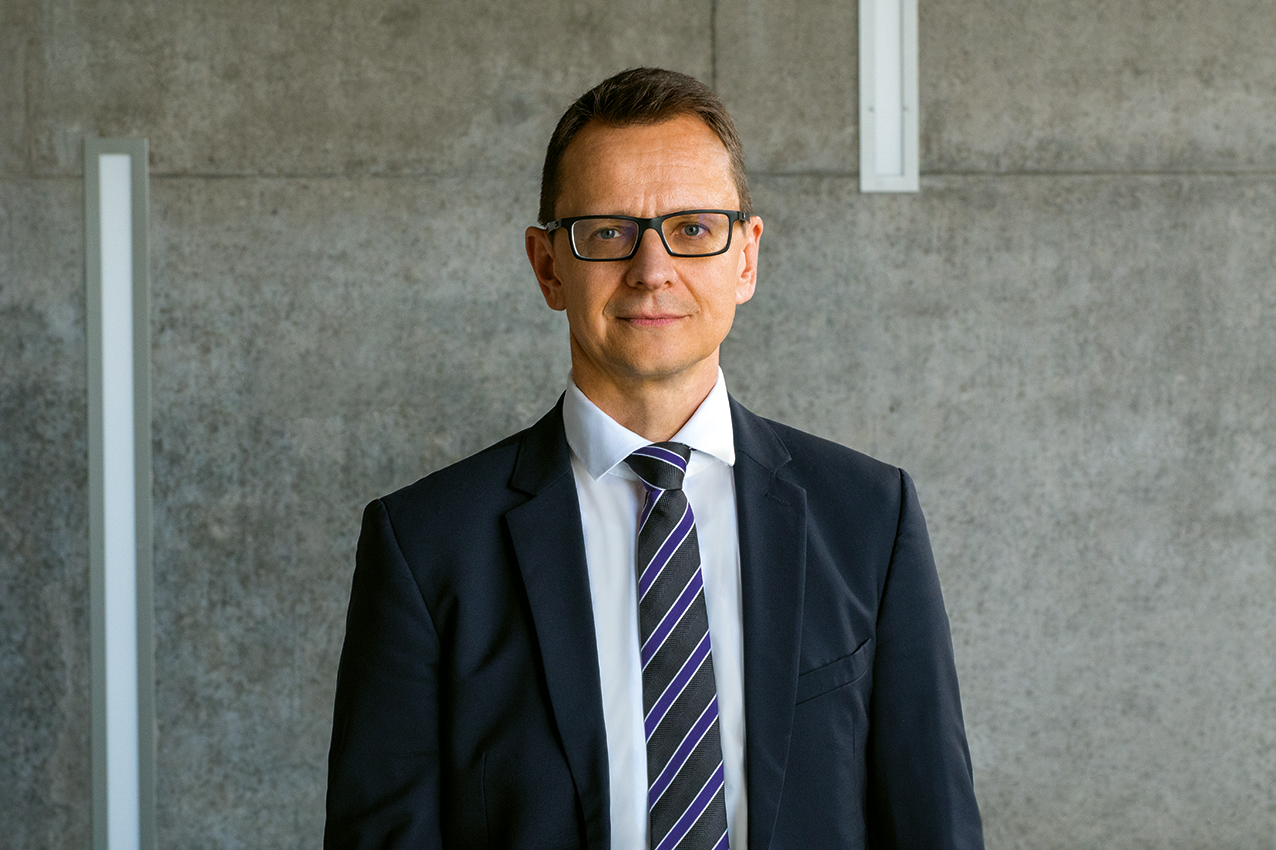 Abteilungsleiter von Führung der Dienstgeschäfte entbunden