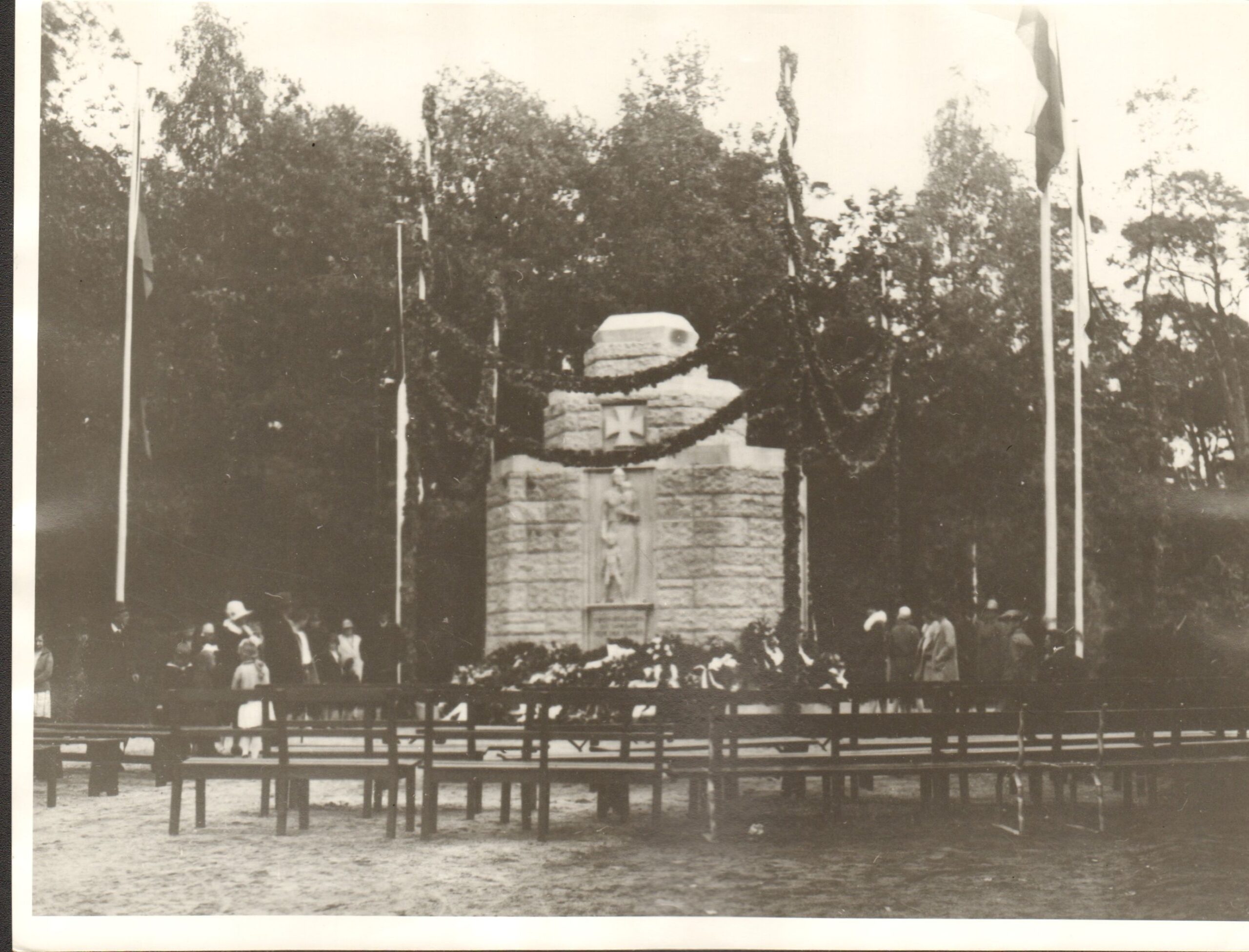 Diese Aufnahme entstand im Jahr 1928 während der Einweihung des Denkmals. © Historisches Stadtarchiv Erkner