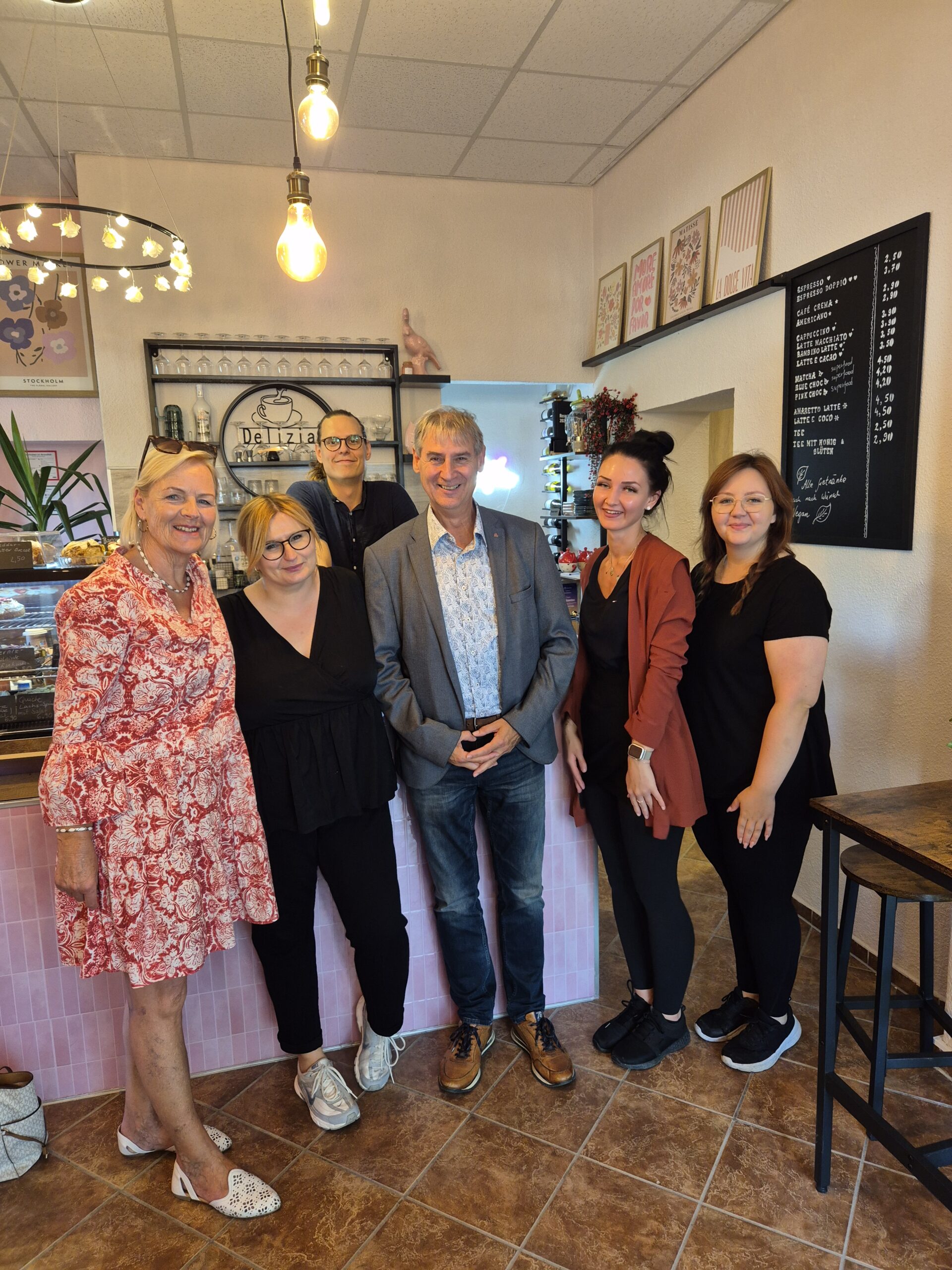 Bürgermeister Frank Balzer besucht neues Café Delizia