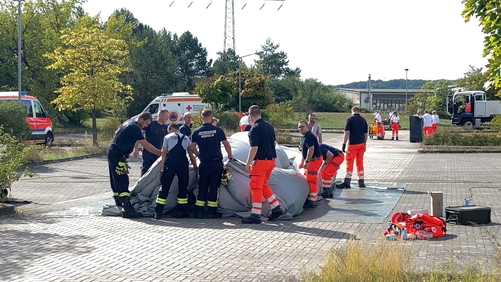 Eisenhüttenstadt: 420 Einsatzkräfte beweisen Einsatzbereitschaft bei Großübung