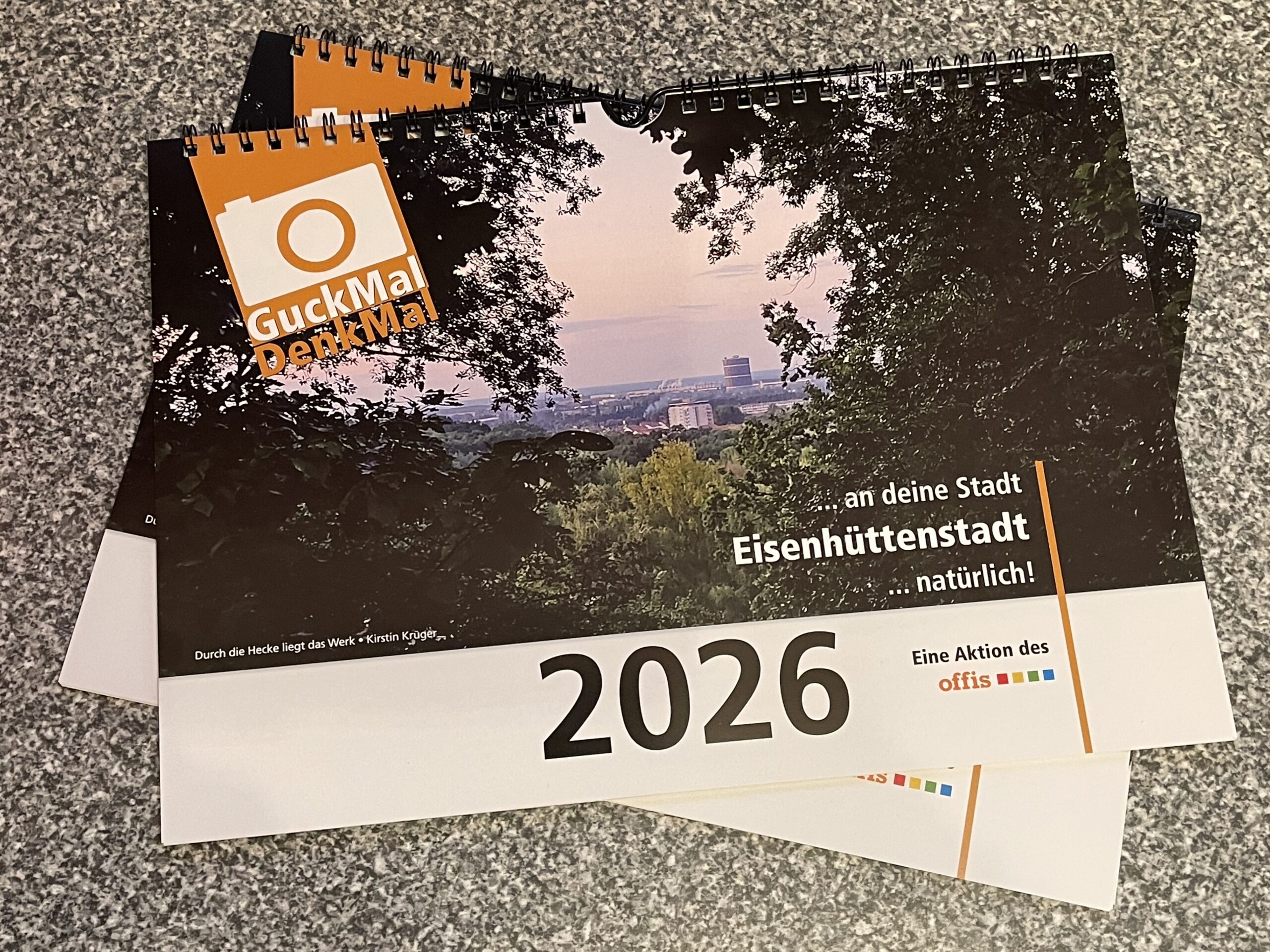 Stadtgeschichten im Bild: Fotokalender „GuckMal DenkMal 2026“ ab heute erhältlich