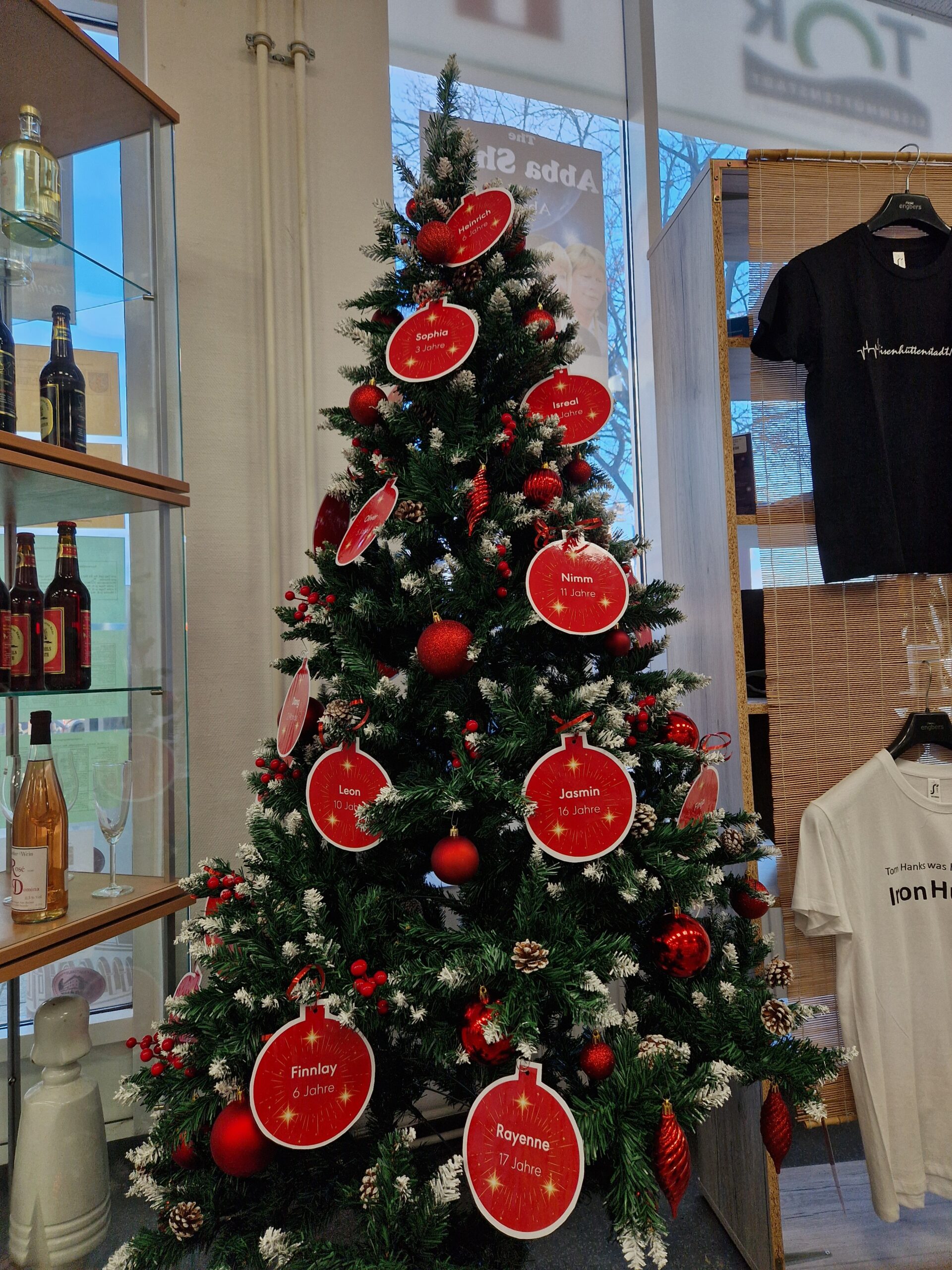 Wunschbaum-Aktion in Eisenhüttenstadt: Kinderträume zu Weihnachten erfüllen