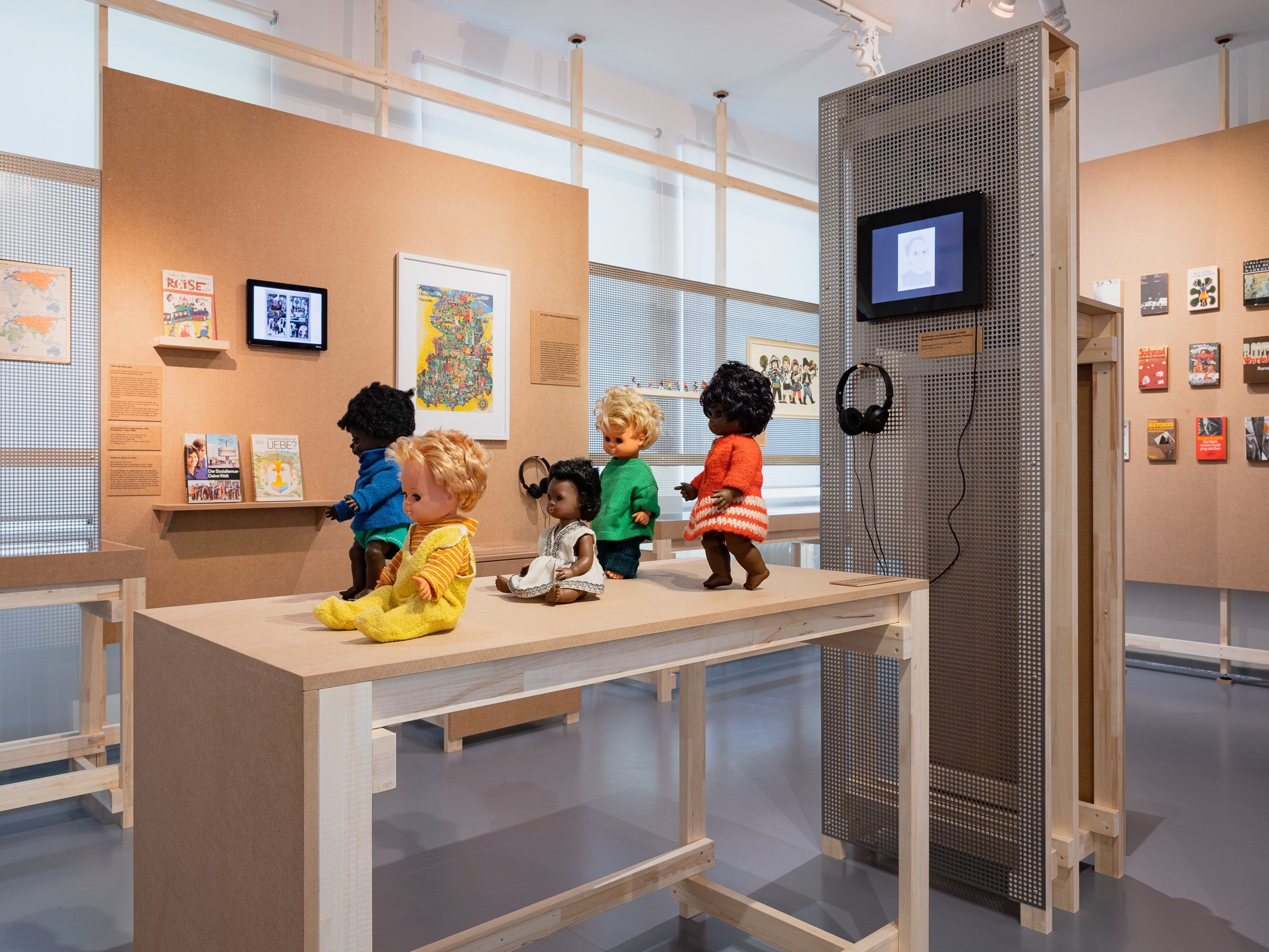 Verlängert bis Juni 2026: „Fremde Freunde“ – Ausstellung über Völkerfreundschaft in der DDR