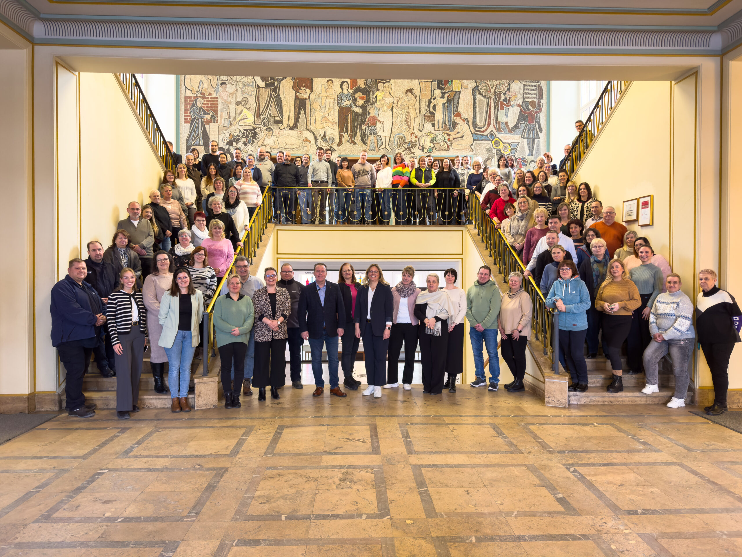 Eisenhüttenstadts neuer Bürgermeister Henkel begrüßt Verwaltungsmitarbeiter – Fortbildung und Dialog im Fokus