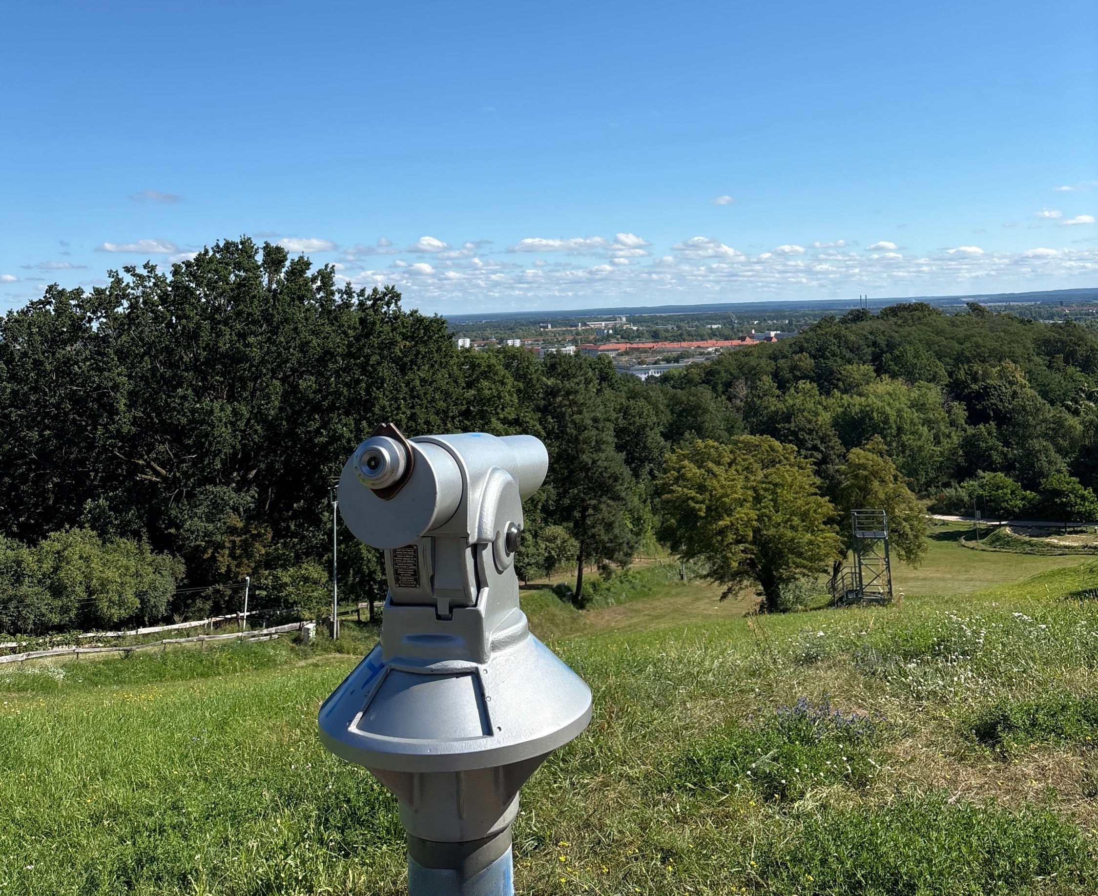 Repariertes Fernrohr lädt wieder zum Staunen ein