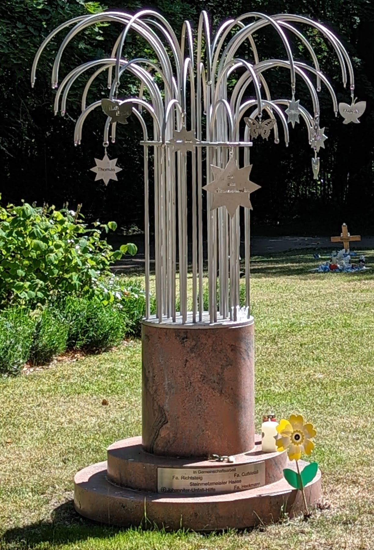 Eisenhüttenstadt: Ein Ort der Stille – Sternenkinderstele auf dem Inselfriedhof