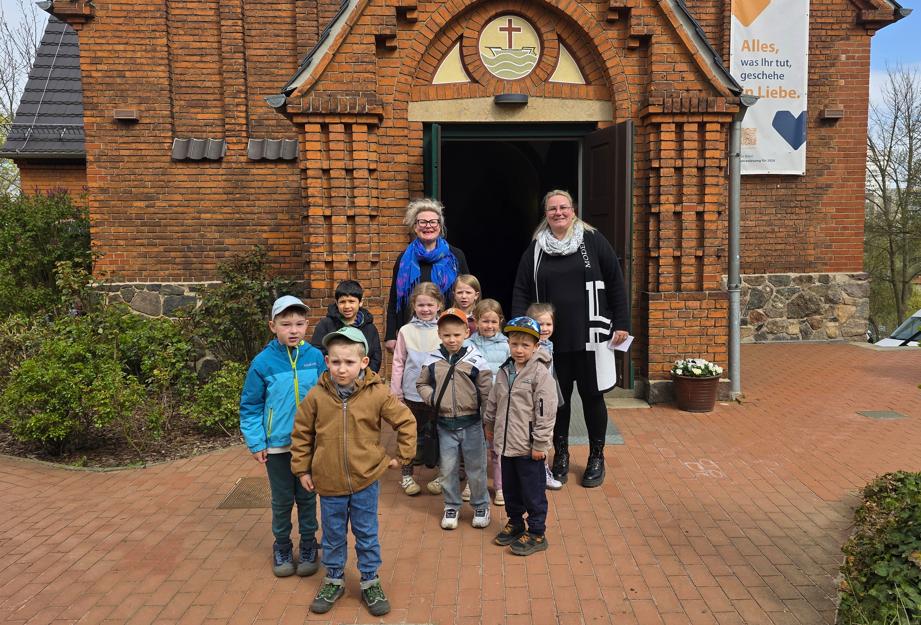 Kita Spielhaus bringt Frühlingsfreude in die Wichern-Kapelle
